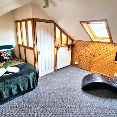 Lovely Spacious 5 Bedroom Home Near Chester City Centre מראה חיצוני תמונה